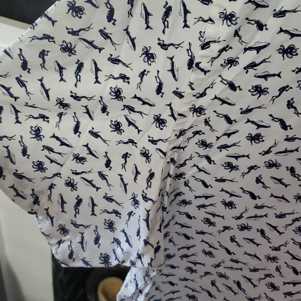 Old Navy short sleeve shirt - Picture 2 of 8